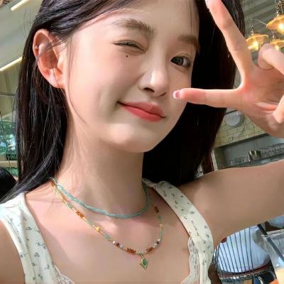 抽象画中的越南少女